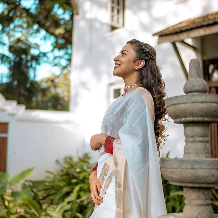 இந்த புகைப்படங்கள் தற்போது லைக்ஸ்களை அள்ளி வருகிறது.