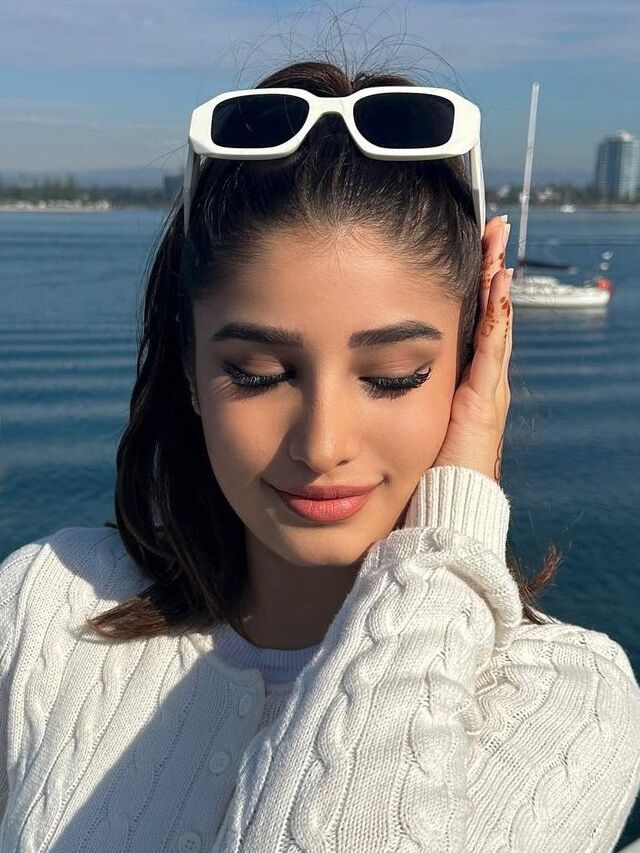 Free Photo | Beautiful smiling model with horns hairstyle dressed in summer  casual clothes.sexy carefree girl posing in the street in sunglasses.taking  selfie self portrait photos on smartphone