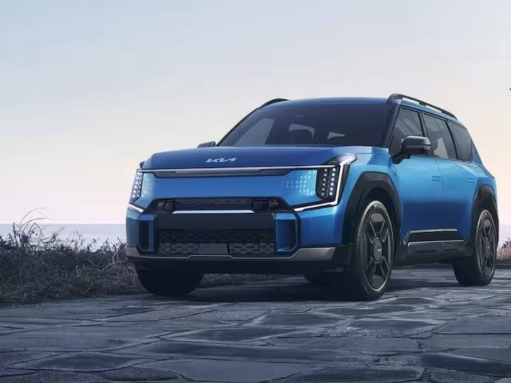 Kia-এর মতে, EV5 ইলেকট্রিক SUV-এর ভিতরে লক্ষ লক্ষ পরিবারের জন্য নিরাপদ এবং আরামদায়ক আসনের ব্যবস্থা করা হয়েছে। যা অতিরিক্ত ঘরের মতো অনুভূতি দেবে৷ অন্যদিকে, অভ্যন্তরীণ বৈশিষ্ট্য সম্পর্কে কথা বলতে গেলে, Kia EV5-এ রয়েছে একটি মোড়ানো ডিজিটাল প্যানেলের পাশাপাশি একটি টাচস্ক্রিন ইনফোটেইনমেন্ট সিস্টেম, ডিজিটাল ডিসপ্লে এবং বিভিন্ন বৈশিষ্ট্যের জন্য পৃথক সুইচ।