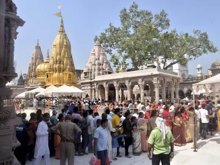 Varanasi more than crore devotees visit Kashi Vishwanath Dham during 56 days of Sawan 2023 Varanasi News: सावन के महीन में वारणसी में उमड़ा आस्था का हुजूम, काशी विश्वनाथ के डेढ़ करोड़ भक्तों ने किए दर्शन