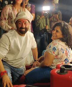 Sunny Deol ने फैंस के साथ मनाया स्पेशल रक्षा बंधन, थिएटर्स में जाकर बंधवाई राखी, देखिए तस्वीरें