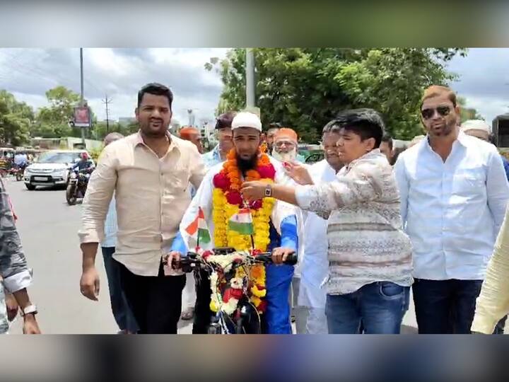 सौदी अरेबिया येथील मक्का येथे मुस्लिम बांधव हज करत असतात.