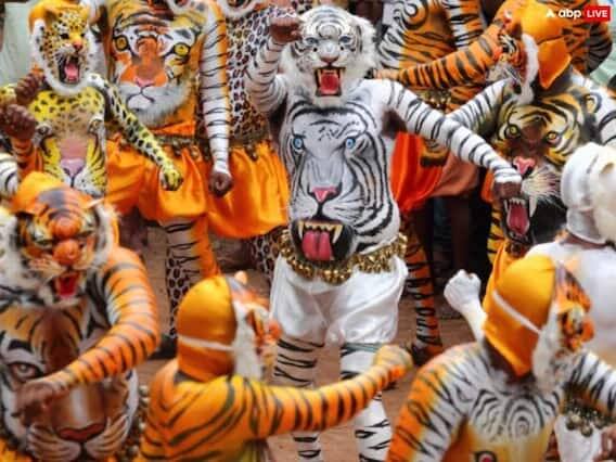 ઓણમ પર લોકો રંગોળી બનાવીને રાજા મહાબલીનું સ્વાગત કરે છે. તેઓ એકબીજાને તહેવારની શુભેચ્છા પાઠવે છે. થાળીઓને વાનગીઓથી શણગારવામાં આવે છે અને સાધ્ય તૈયાર કરવામાં આવે છે. અનેક પ્રકારના સાંસ્કૃતિક કાર્યક્રમોનું આયોજન કરવામાં આવે છે.