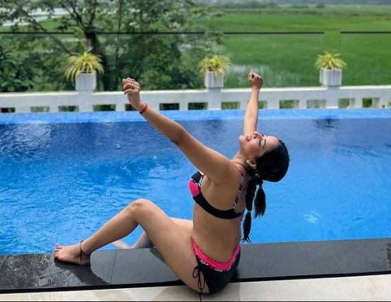 અભિનેત્રી મોનાલિસા તેની બોલ્ડનેસને કારણે ચર્ચામાં છે. હવે ફરી એકવાર મોનાલિસા તાજેતરમાં બિકિની લૂકમાં શાનદાર તસવીરો શેર કરી છે.