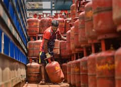 LPG Cylinder Price: ১১২৯ টাকায় গ্যাস কিনছেন, এখন কত দিতে হবে?