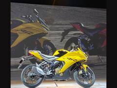 Hrithik Roshan Launches Sports Bike Hero Karizma XMR. See Pics