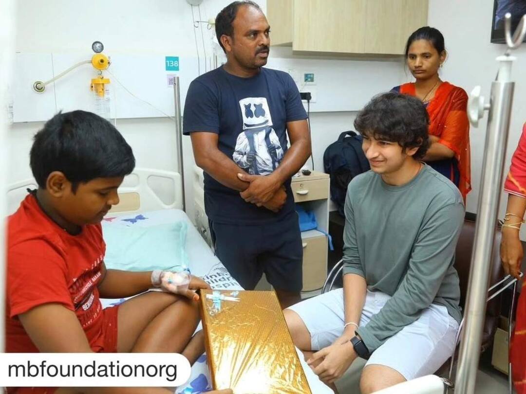 Mahesh Babu's son Gautham Ghattamaneni visited the boy who underwent a heart operation Gautham Ghattamaneni: గౌతమ్‌ను చూస్తుంటే గర్వంగా ఉంది, కొడుకు గొప్ప మనసుకు తల్లి నమ్రత ఎమోషనల్!