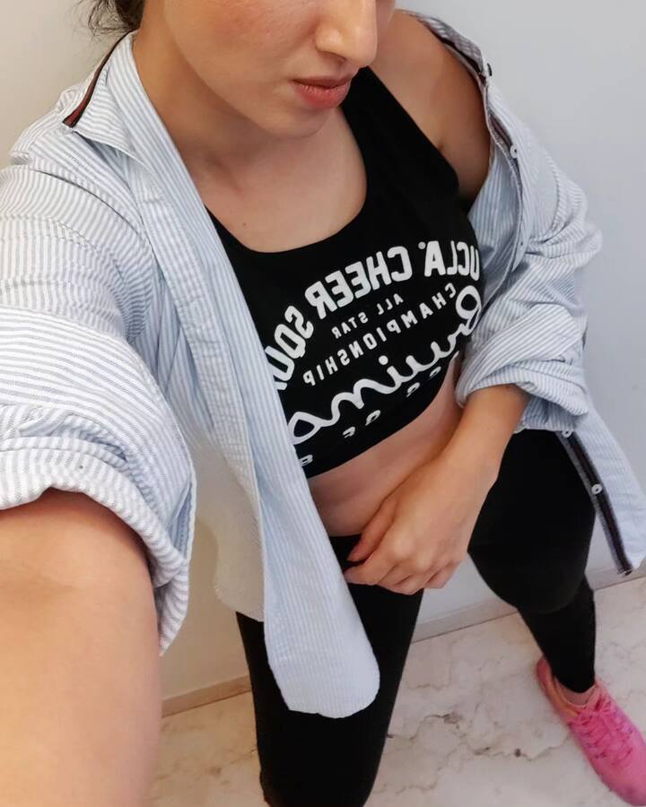 హంసా నందిని కేన్సర్ బారిన పడి కోలుకున్నారు.