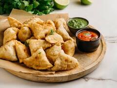 Samosa Chaat: यह है स्पेशल समोसा चाट रेसिपी, जिसे खाने के बाद आप कहेंगे वाह