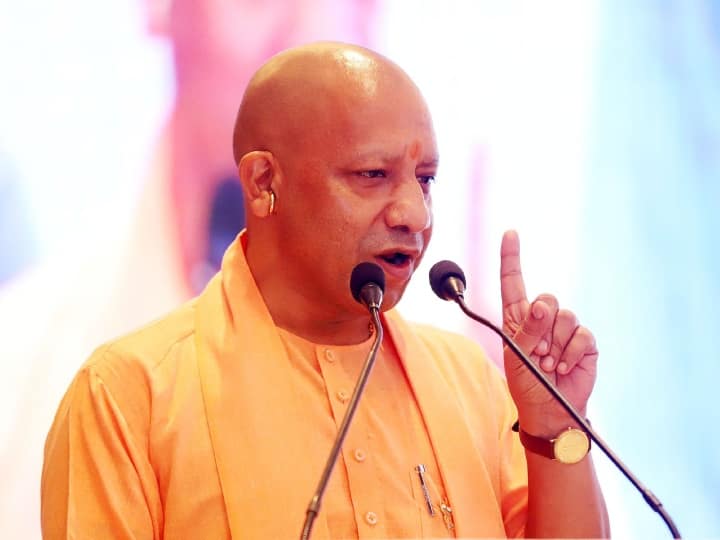 UP CM Yogi Adityanath Said that morning assembly should be included in school curriculum know details यूपी सीएम योगी ने दी स्कूलों को सलाह, कहा – इस कार्यक्रम को बनाएं क्यूरीकुलम का हिस्सा