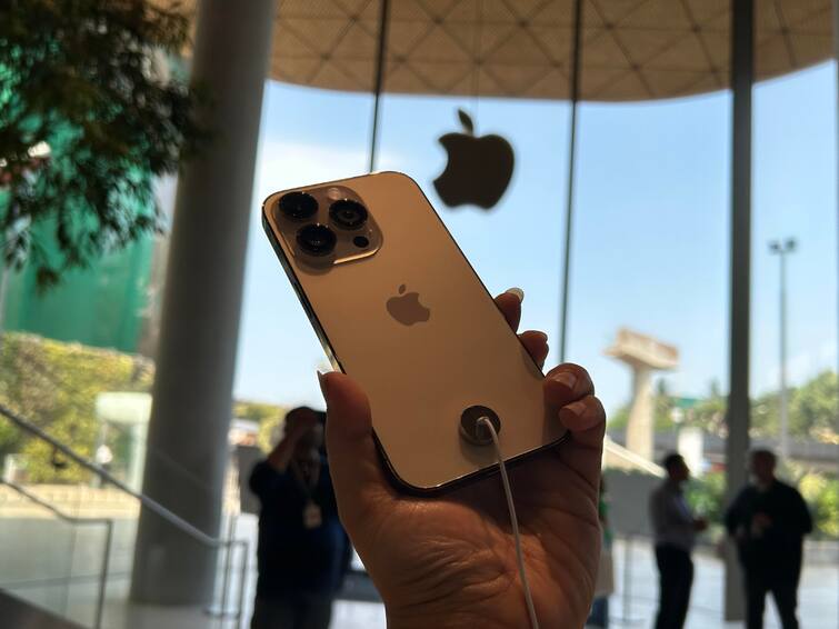 iPhone 15 Leak Weight Light Titanium Apple September Launch iPhone 15 Pro Models May Feature Titanium Frame And Be Lighter Than Predecessors