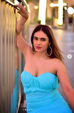 Neha Malik: ਭੋਜਪੁਰੀ ਅਭਿਨੇਤਰੀ ਨੇਹਾ ਮਲਿਕ ਨੇ ਬਲੂ ਡੀਪ ਨੇਕ ਡਰੈੱਸ 'ਚ ਮਚਾਈ ਤਬਾਹੀ, ਫੋਟੋਆਂ ਦੇਖ ਫੈਨਜ਼ ਹੋਏ ਜ਼ਖਮੀ