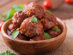 Chicken Meatball Recipe: शाम के स्नैक्स में आजमाएं चिकन मीटबॉल, यह है एक शानदार कॉन्टिनेंटल रेसिपी