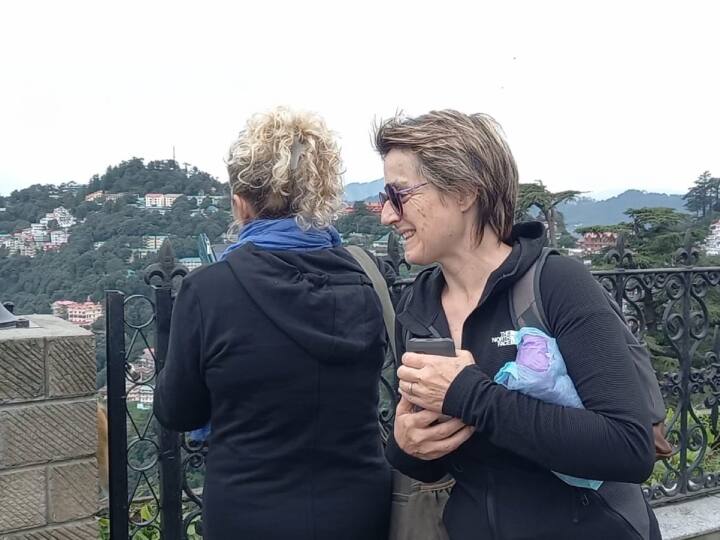 इसके अलावा प्रदेश के पहाड़ के पड़ोसी राज्य हरियाणा, पंजाब और दिल्ली से भी पर्यटकों की आमद शिमला में शुरू हो चुकी है.