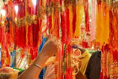 Raksha Bandhan 2023: विविध रंगी राख्यांनी बाजार सजले; फोटोंमधून पाहा यंदाचे राखी ट्रेंड