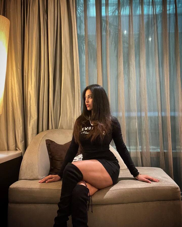 హీరోయిన్ దక్ష నాగర్కర్ తన లేటెస్ట్ ఫొటోలు ఇన్‌స్టాగ్రామ్‌లో షేర్ చేశారు.