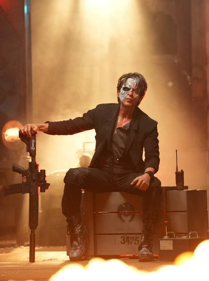 இந்த அப்டேட்டை ஷாருக்கான் ரசிகர்கள் ட்ரெண்ட் செய்து வருகின்றனர். இப்படம் வரும் செப்டம்பர் 7 ஆம் தேதி வெளியாகவுள்ளது.