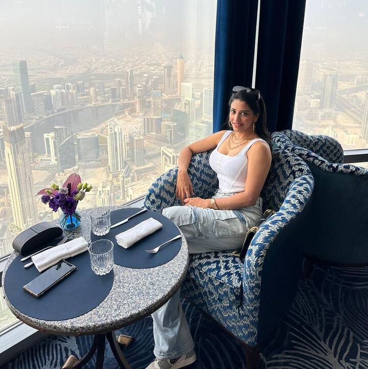 ఈ సంవత్సరం వచ్చిన ‘రావణాసుర’లో కూడా దక్ష కీలక పాత్ర చేశారు.