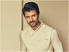 పెళ్లి కబురు చెబుతానంటున్న విజయ్ దేవరకొండ - రష్మిక చేతిలో చెయ్యి వేసి మరీ?