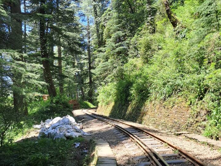 हालांकि अब भी पर्यटन कारोबार पटरी पर लौटने में लंबा वक्त लगेगा, लेकिन सूरज की किरण नई उम्मीद भी लेकर आई है.