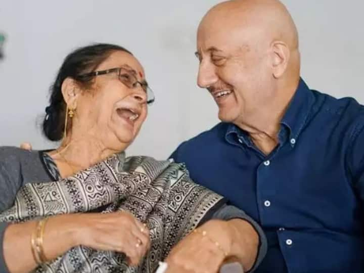 Anupam Kher Said His Mom Almost Placed Garland on TV While Watching Mohit Raina as Lord Shiv In Devo Ke Dev Mahadev जब 'देवो के देव महादेव' देखने के लिए Anupam Kher की मां करती थीं ये काम, एक्टर ने खास किस्सा शेयर कर बताई दुलारी की भक्ति