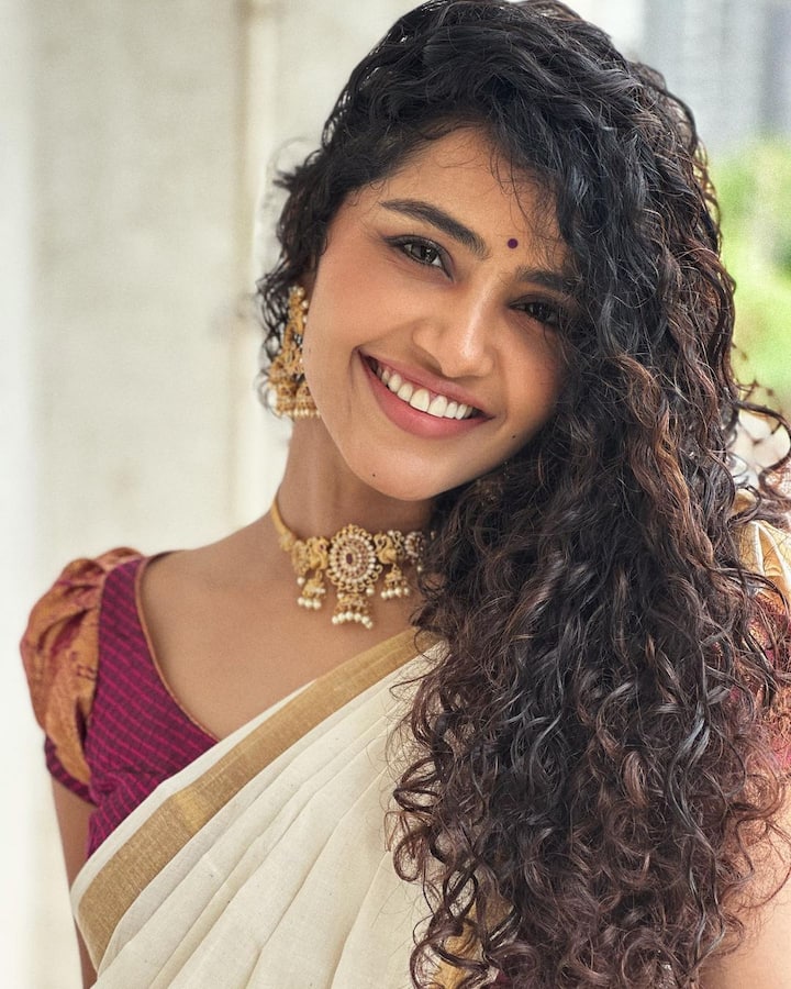 இவர் 2015 ஆம் ஆண்டு வெளியான ப்ரேமம் திரைப்படத்தின் மூலம் அறிமுகமானார்.