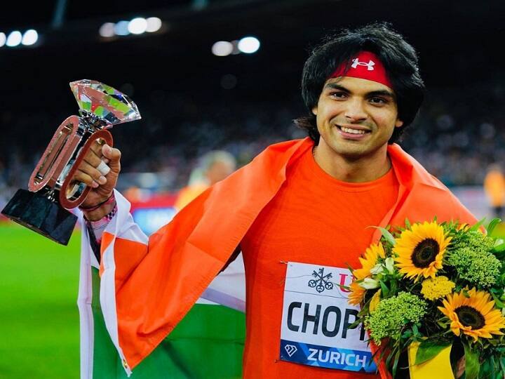 इसके अलावा उन्हें कई महंगी गाड़ियों का शौक है. मीडिया रिपोर्ट्स के मुताबिक नीरज चोपड़ा के पास हार्ले डेविडसन 1200 रोडस्टर है जिसकी कीमत लगभग 11 लाख रुपये है.