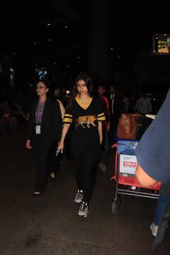 Mouni Roy: मौनी रॉयचा क्लासी एअरपोर्ट लूक; फोटोवरून नजर हटणार नाही!