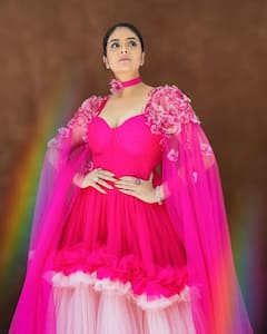 Sreemukhi Photos : 'నీతోనే డ్యాన్స్' ఫినాలే - శ్రీముఖి స్టైల్ భలే అందంగా ఉందే!