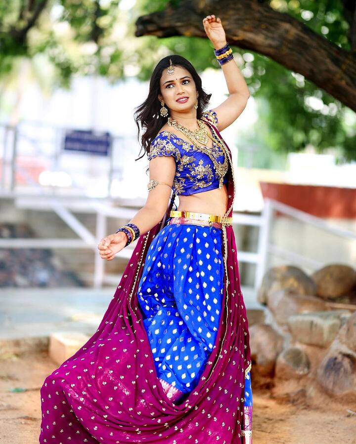 ప్రముఖ సెలబ్రిటీ అరియానా గ్లోరీ తన లేటెస్ట్ ఫొటోలు ఇన్‌స్టాగ్రామ్‌లో షేర్ చేశారు.