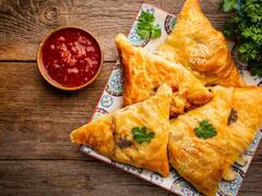 Samosa Chaat: यह है स्पेशल समोसा चाट रेसिपी, जिसे खाने के बाद आप कहेंगे वाह