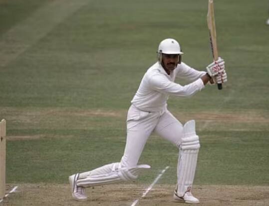 ਭਾਰਤ ਦੇ ਸਾਬਕਾ ਕਪਤਾਨ ਦਿਲੀਪ ਵੇਂਗਸਰਕਰ ਨੂੰ ਸਰਵੋਤਮ ਬੱਲੇਬਾਜ਼ਾਂ 'ਚ ਗਿਣਿਆ ਜਾਂਦਾ ਹੈ। ਉਨ੍ਹਾਂ ਨੇ 71 ਪਾਰੀਆਂ ਵਿੱਚ ਭਾਰਤ ਲਈ ਵਨਡੇ ਵਿੱਚ ਨੰਬਰ-4 'ਤੇ ਬੱਲੇਬਾਜ਼ੀ ਕੀਤੀ ਅਤੇ 2138 ਦੌੜਾਂ ਬਣਾਈਆਂ ਜਿਸ ਵਿੱਚ 16 ਅਰਧ ਸੈਂਕੜੇ ਵਾਲੀਆਂ ਪਾਰੀਆਂ ਸ਼ਾਮਲ ਸਨ।