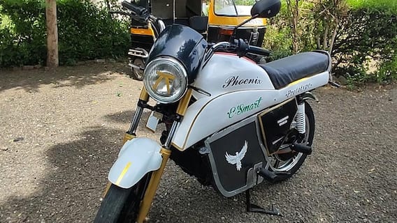 Dhule E Bike : वडील रिक्षाचालक तर आई शेतमजूर, धुळ्याच्या पोरानं नाव काढलं; बनवली जबरदस्त इलेक्ट्रिक बाइक Dhule E Bike : वडील रिक्षाचालक तर आई शेतमजूर, धुळ्याच्या पोरानं नाव काढलं; बनवली जबरदस्त इलेक्ट्रिक बाइक