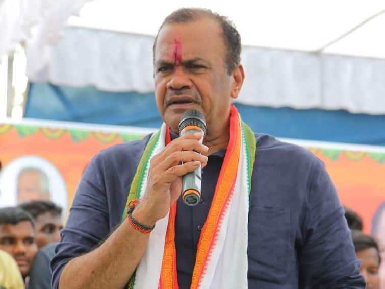 Komatireddy Venkat Reddy says he is ready to give Nalgonda Congress Ticket to BCs in Telangana Elections Komatireddy Venkat Reddy: మాట తప్పిన కేసీఆర్, తల ఎప్పుడు నరుక్కుంటావ్! సీఎంకు కోమటిరెడ్డి సూటిప్రశ్న