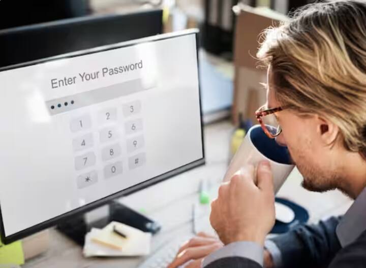 ਹੈਕਰਾਂ ਨੇ ਕਥਿਤ ਤੌਰ 'ਤੇ ਕਮਜ਼ੋਰ ਪਾਸਵਰਡ ਵਾਲੇ ਵਿਅਕਤੀਆਂ ਨੂੰ ਨਿਸ਼ਾਨਾ ਬਣਾਇਆ ਅਤੇ ਫਿਰ ਉਨ੍ਹਾਂ ਖਾਤਿਆਂ ਰਾਹੀਂ ਉਨ੍ਹਾਂ ਦੀ ਦੋਸਤਾਂ ਦੀ ਸੂਚੀ ਦੇ ਲੋਕਾਂ ਨਾਲ ਸੰਪਰਕ ਕੀਤਾ ਅਤੇ ਐਮਰਜੈਂਸੀ ਵਿੱਚ ਹੋਣ ਦਾ ਦਾਅਵਾ ਕਰਦੇ ਹੋਏ ਪੈਸੇ ਮੰਗੇ। ਪੁਲਿਸ ਨੇ ਲੋਕਾਂ ਨੂੰ ਅਪੀਲ ਕੀਤੀ ਹੈ ਕਿ ਉਹ ਆਪਣੇ ਡਿਜੀਟਲ ਖਾਤਿਆਂ 'ਤੇ ਮਜ਼ਬੂਤ ​​ਪਾਸਵਰਡ ਬਣਾਉਣ। ਅਜਿਹਾ ਪਾਸਵਰਡ ਬਣਾਓ ਜਿਸ ਨੂੰ ਹੈਕ ਕਰਨਾ ਮੁਸ਼ਕਿਲ ਹੋਵੇ। ਜਿਵੇਂ ਕਿ ਇੱਕ ਮਜ਼ਬੂਤ ​​ਪਾਸਵਰਡ ਹੈ - 5689@gity12Gurui