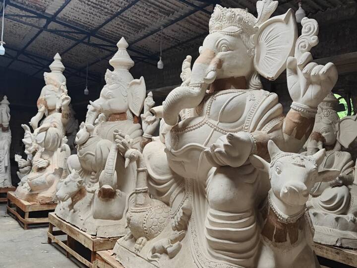 Vinayagar Chaturthi The work of making a Ganesha idol in Villupuram district is in full swing TNN Vinayagar Chaturthi 2023 : விழுப்புரம் மாவட்டத்தில் விநாயகர் சிலை தயாரிக்கும் பணி தீவிரம்