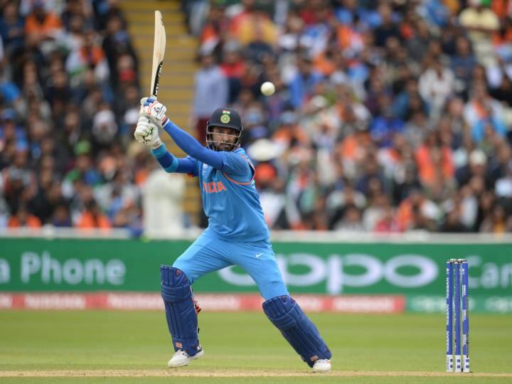 टीम इंडिया के लिए साल 2019 के वनडे वर्ल्ड कप से लेकर अब तक एक समस्या बल्लेबाजी क्रम में जो लगातार बनी हुई है, वह नंबर 4 पर किस खिलाड़ी को मौका देना है. ऐसे में हम आपको वनडे में उन 5 खिलाड़ियों के बारे में बताने जा रहे जिन्होंने भारत के लिए इस नंबर पर सर्वाधिक रन बनाए हैं.