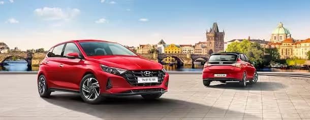 આ લિસ્ટમાં બીજી કાર Hyundai i20 છે. તેમાં સનરૂફ, Apple CarPlay અને Android Auto સાથે 10.25-ઇંચની ટચસ્ક્રીન ઇન્ફોટેનમેન્ટ સિસ્ટમ, એર પ્યુરિફાયર, કનેક્ટેડ કાર ટેક્નોલોજી, ઓટો LED હેડલાઇટ, 6 એરબેગ્સ અને પાછળના પાર્કિંગ સેન્સર પણ મળે છે. i20ની એક્સ-શોરૂમ પ્રારંભિક કિંમત 7.46 લાખ રૂપિયા છે.