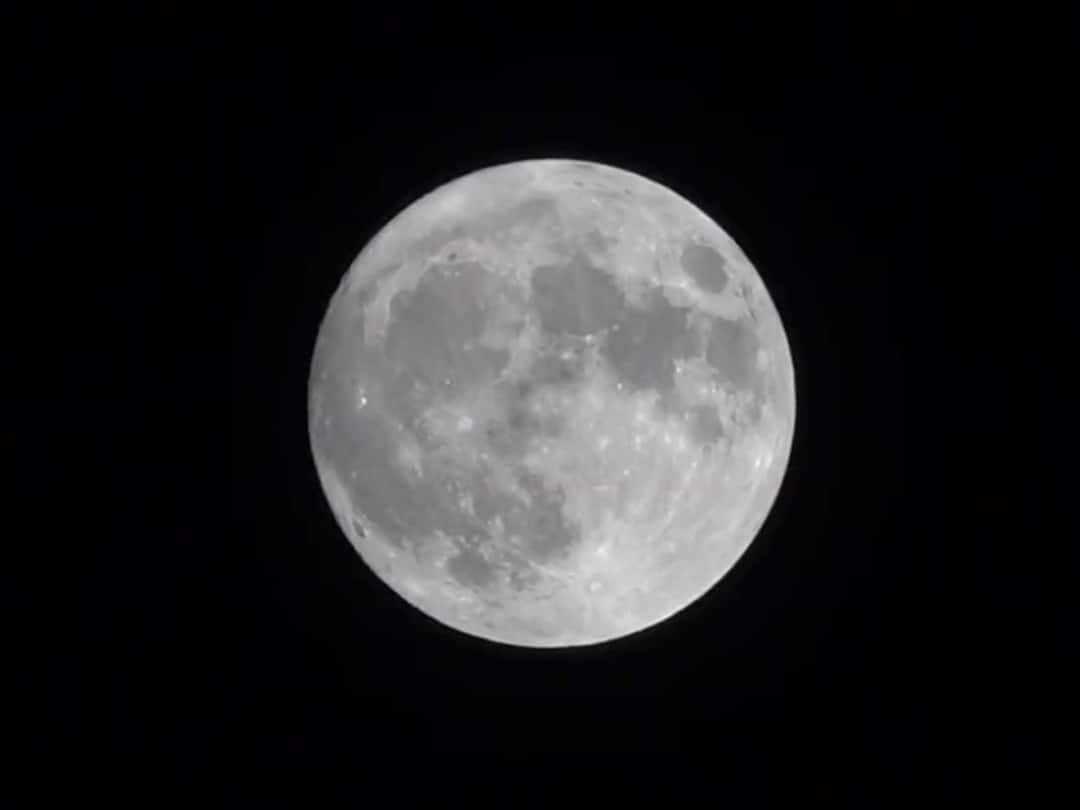 Blue Moon: ఆకాశంలో అరుదైన ఘటన, సూపర్ బ్లూ మూన్గా చందమామ A Rare Super Blue Moon Along With Saturn To Light Up The Sky Blue Moon: ఆకాశంలో అరుదైన ఘటన, సూపర్ బ్లూ మూన్గా చందమామ