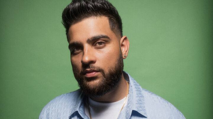 ਉਨ੍ਹਾਂ ਲਾਈਵ ਆ ਇਸ ਬਾਰੇ ਪੂਰੀ ਗੱਲ ਪ੍ਰਸ਼ੰਸਕਾਂ ਨਾਲ ਸਾਂਝੀ ਕੀਤੀ, ਇਸਦੇ ਨਾਲ ਹੀ ਉਨ੍ਹਾਂ ਦੱਸਿਆ ਕਿ ਇਹ ਗੀਤ ਉਨ੍ਹਾਂ ਸਿੱਧੂ ਮੂਸੇਵਾਲਾ ਨੂੰ ਸ਼ਰਧਾਂਜ਼ਲੀ ਭੇਟ ਕਰਨ ਲਈ ਬਣਾਇਆ ਸੀ। ਉਨ੍ਹਾਂ ਕਿਹਾ ਕੀ ਮੈਂ ਇਹ ਗੀਤ ਮੂਸੇਵਾਲਾ ਦੇ ਪਰਿਵਾਰ ਨੂੰ ਵੀ ਭੇਜਿਆ ਗਿਆ ਸੀ। ਇਸ ਵੀਡੀਓ ਵਿੱਚ ਸੁਣੋ ਕਰਨ ਵੱਲੋਂ ਦਿੱਤਾ ਗਿਆ ਸਪੱਸ਼ਟੀਕਰਨ...