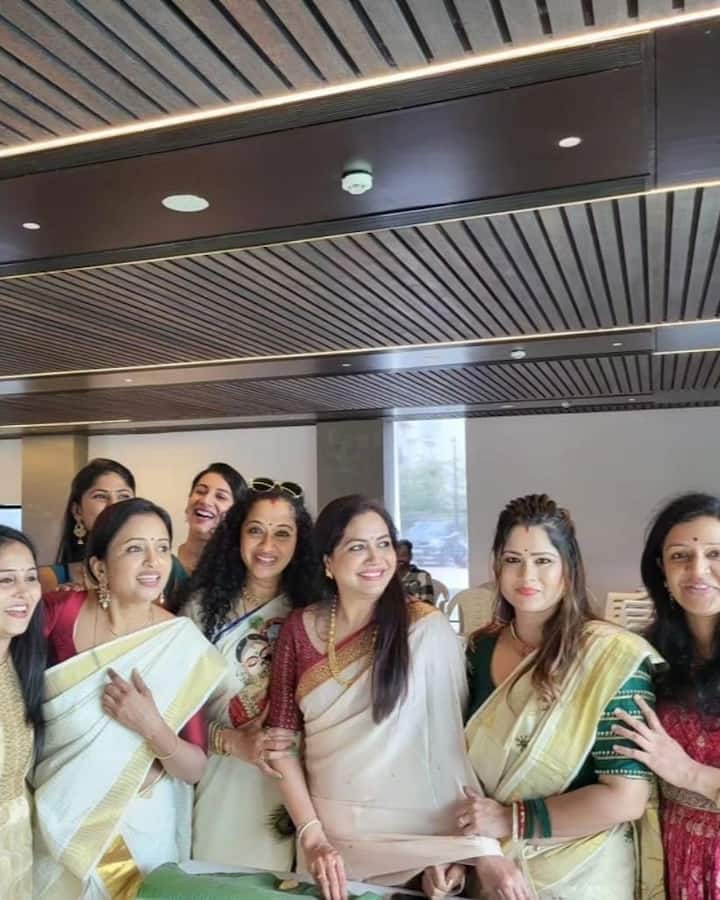 ఓ వైపు యాంకర్ గా కొనసాగుతూనే మరోవైపు మళ్లీ వెండితెరపైనా మళ్లీ అదృష్టం పరీక్షించుకుంటోంది. జయమ్మ పంచాయతీ సినిమాలో రీసెంట్ గా నటించింది.