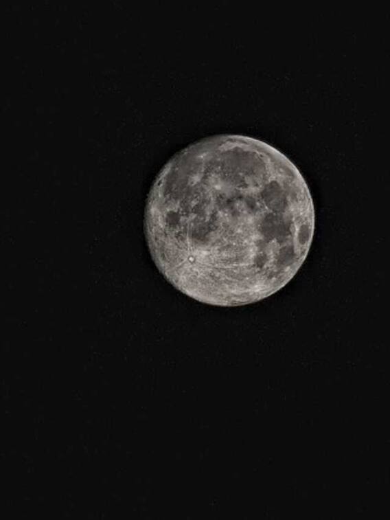 चांद के ये रहस्य पहले कभी नहीं सुने होंगे