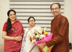 Mamata Banerjee : ममता बँनर्जींनी घेतली उद्धव ठाकरेंची भेट, राखी बांधून केलं औक्षण