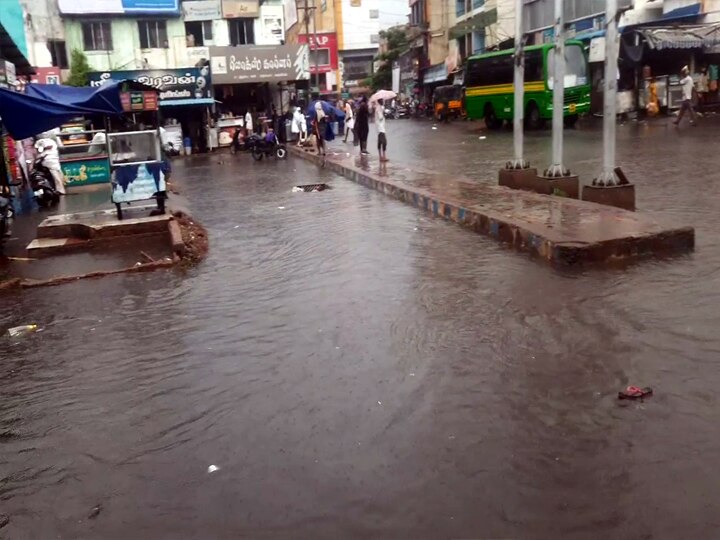 தேனியில் கொட்டித்தீர்த்த கனமழை; சாலையெங்கும் மழை நீர் தேங்கியதால் பொதுமக்கள் சிரமம்