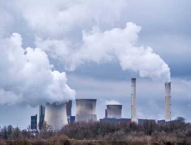 એવું કહેવામાં આવી રહ્યું છે કે તેલ અને ગેસ ઉદ્યોગ 40 ટકાથી વધુ કાર્બન ઉત્સર્જન માટે જવાબદાર છે, જે કરોડો લોકોના જીવનને અસર કરી રહ્યું છે.