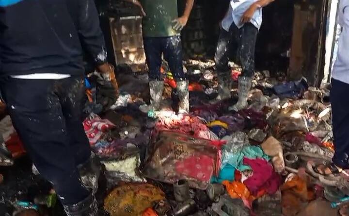 पहाटेच्या सुमारास चिखलीमधील सचिन हार्डवेअरला ही आग लागली होती.