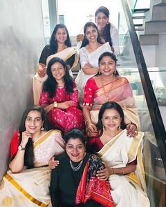 యాంకర్లతో  సుమ కనకాల ఓనం సంబరాలు చూశారా