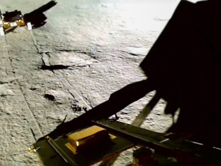 लैंडर विक्रम के टच डाउन स्पॉट 'शिव शक्ति प्वाइंट' के पास 25 अगस्त को रोवर घूमा. 26 अगस्त को इसरो ने इसका वीडियो जारी किया. चंद्रमा के दक्षिणी ध्रुव पर जिस जगह लैंडर विक्रम ने सॉफ्ट-लैंडिंग की, उस स्थान का नाम प्रधानमंत्री नरेंद्र मोदी ने शिव शक्ति प्वाइंट रखा है.