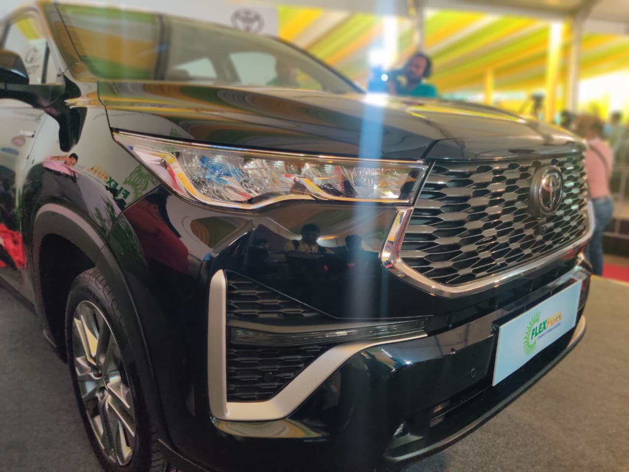 Toyota Innova Hycross Hybrid flex fuel: कैसी है टोयोटा इनोवा हाइक्रॉस हाइब्रिड फ्लेक्स फ्यूल एमपीवी और इसमें क्या कुछ है खास? यहां जान लीजिये