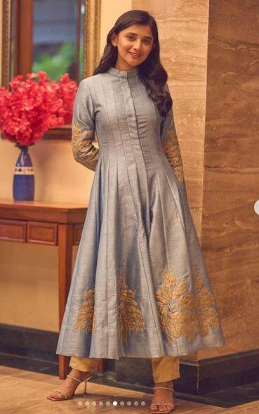 'ਰਾਖੀ' ਲਈ ਸਭ ਤੋਂ ਵਧੀਆ ਕਨਿਕਾ ਮਾਨ ਦਾ ਇਹ ਨਵਾਂ ਸੂਟ